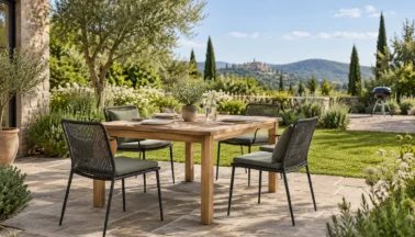Area barbecue: abbinare tavolo, sedie e colori del giardino