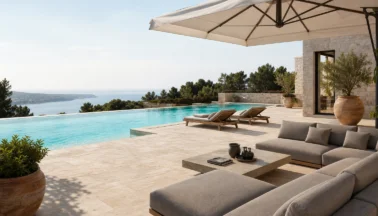 Arredo Bordo Piscina: Guida ai Materiali e allo Stile