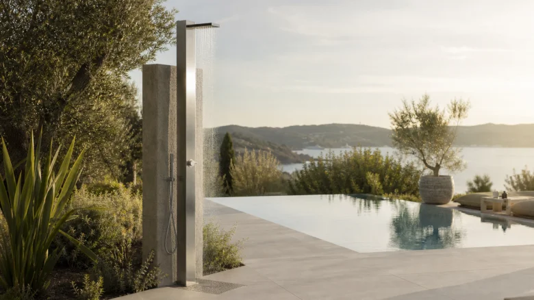 Doccia Piscina: Soluzioni di Design e Consigli Pratici