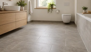 Pavimento del bagno: materiali, scivolosità e posa