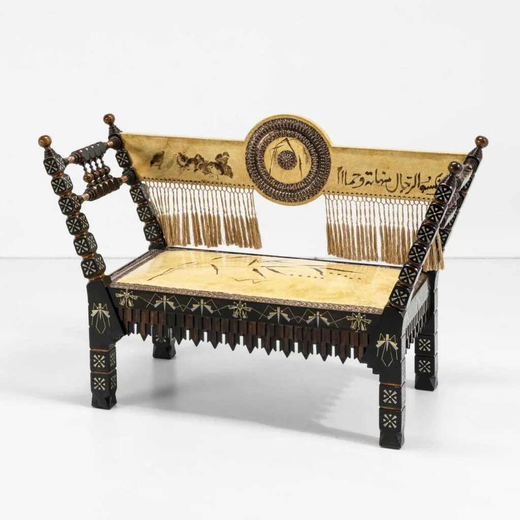 Divano di Carlo Bugatti, lotto 1
