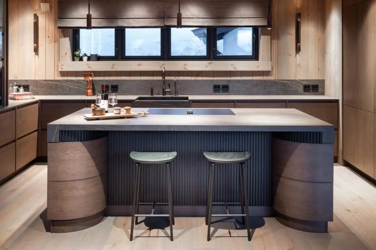 Isola e zona lavaggio nella cucina dello chalet a Geilo