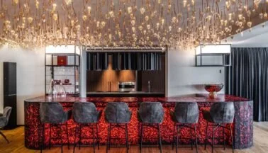Elementa, Chalet al Foss: vetro, rame e luce cambiano la sala da pranzo