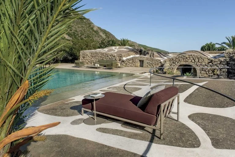 Daybed Lodge Ethimo nell’ambientazione outdoor
