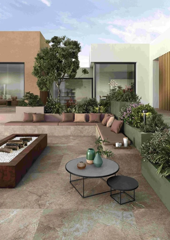 Ambientazione outdoor con superfici ceramiche Lea Ceramiche