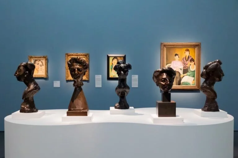 Sculture e dipinti nell’allestimento della mostra di Matisse al MUDEC