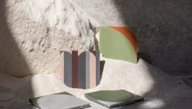 Sansone e Icona Architetti: Novilunio e Pura, cementine che giocano con le curve