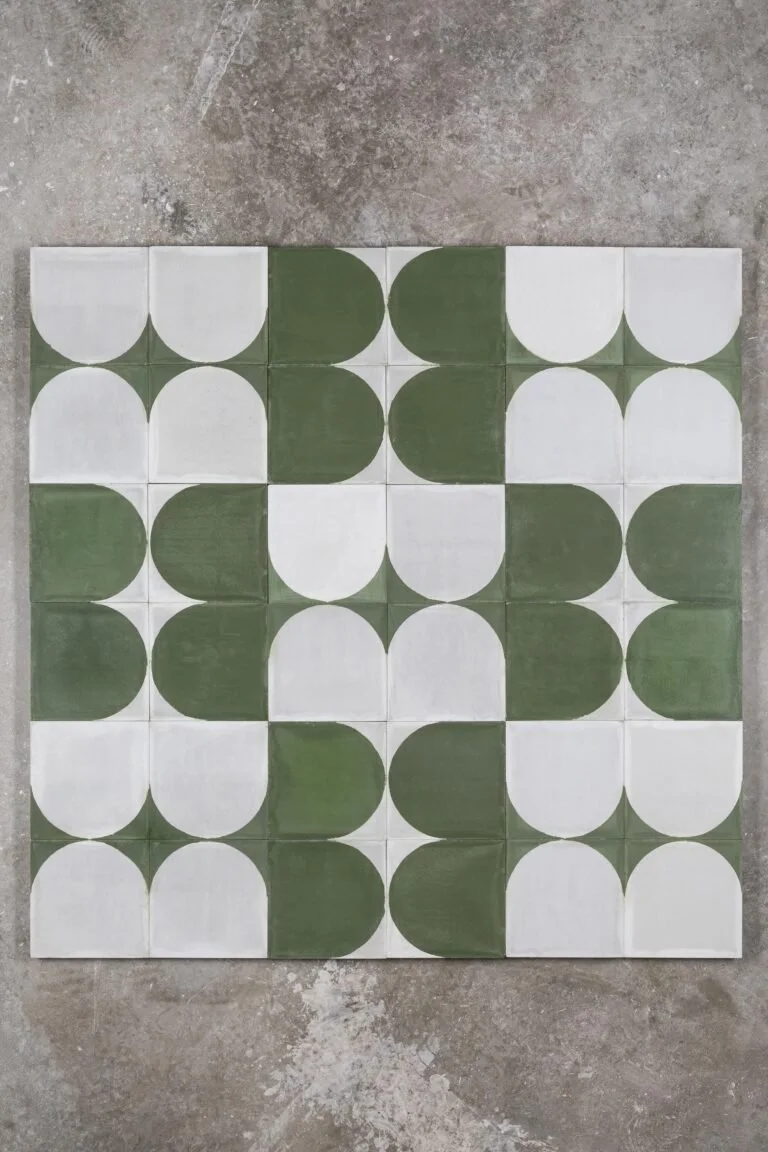 Sequenza di cementine Sansone Pura con curve verdi e bianche