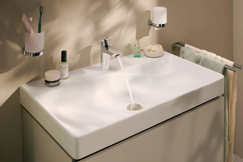 Rubinetteria hansgrohe Neovis nella zona lavabo del materiale stampa