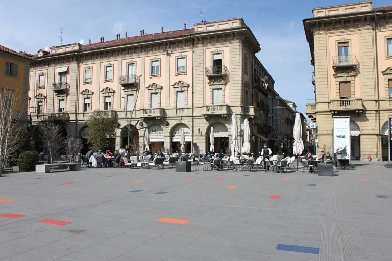 Piazza Michele Ferrero ad Alba.