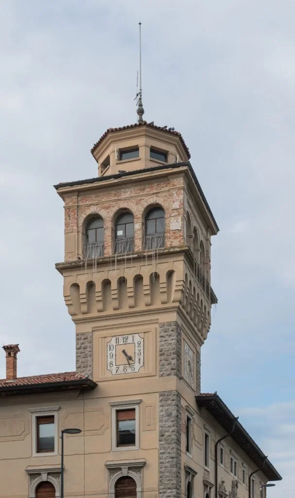 Il Municipio di Cervignano del Friuli; il concerto si tiene al Teatro Pasolini.