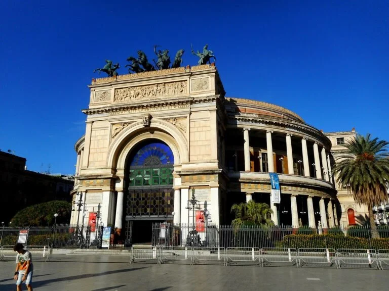 Il Teatro Politeama Garibaldi di Palermo.