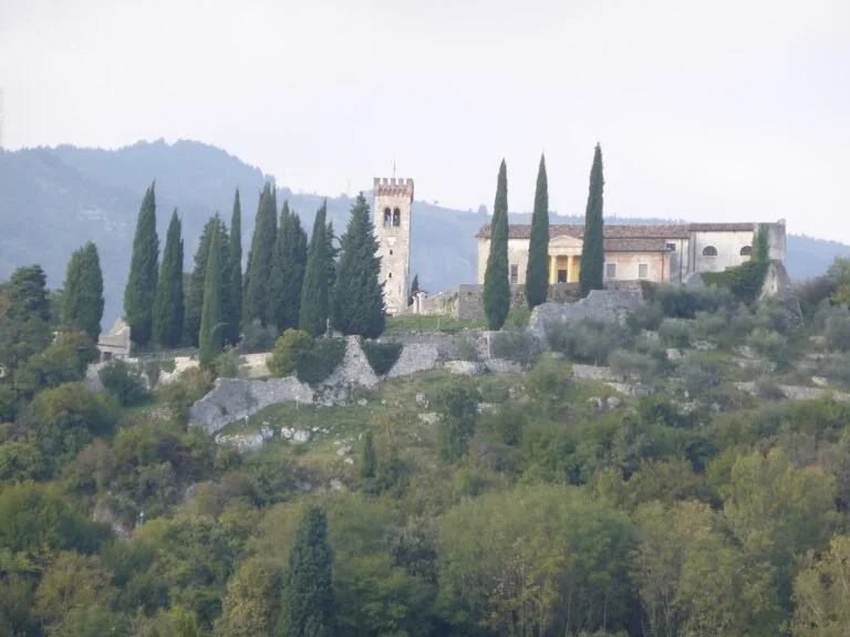 Il Castello di Caneva, nel territorio comunale.