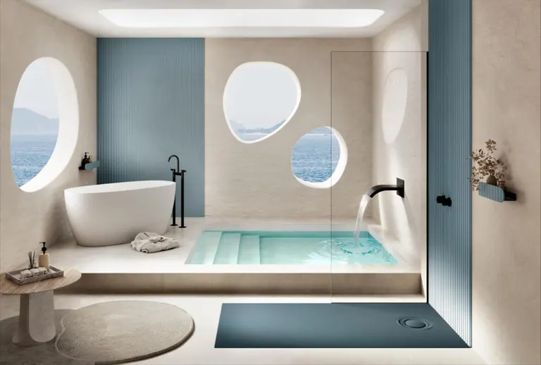 Ambientazione Acquabella con piatto doccia Acqua Zero blu, pareti a rilievo e una zona wellness