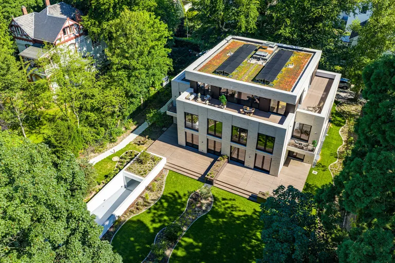 La residenza Elbchaussee immersa nel verde, vista dall’alto