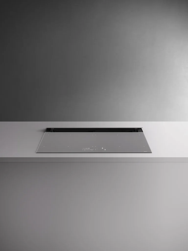 Brera Slim Grigio con comandi bianchi e aspirazione posteriore aperta